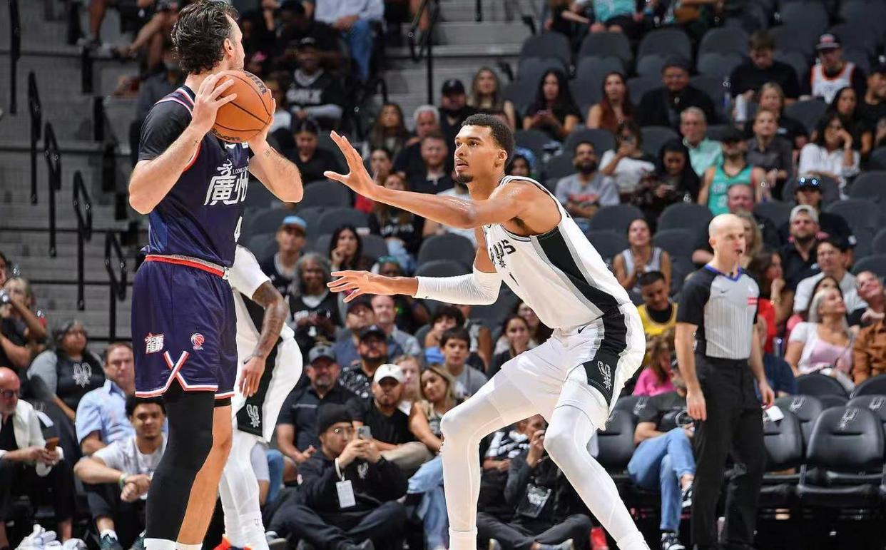 包含文班亚马手感滚烫，带领辽宁男篮大胜广州队，赛后一句话霸气侧漏的词条